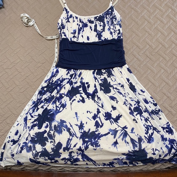 Beautiful effortless summer/spring dress - Picture 2 of 5